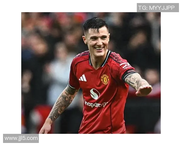 从霍伊伦到谢什科,曼联中锋一直逃不过 “耗材命”:B 费才是真・中锋杀手